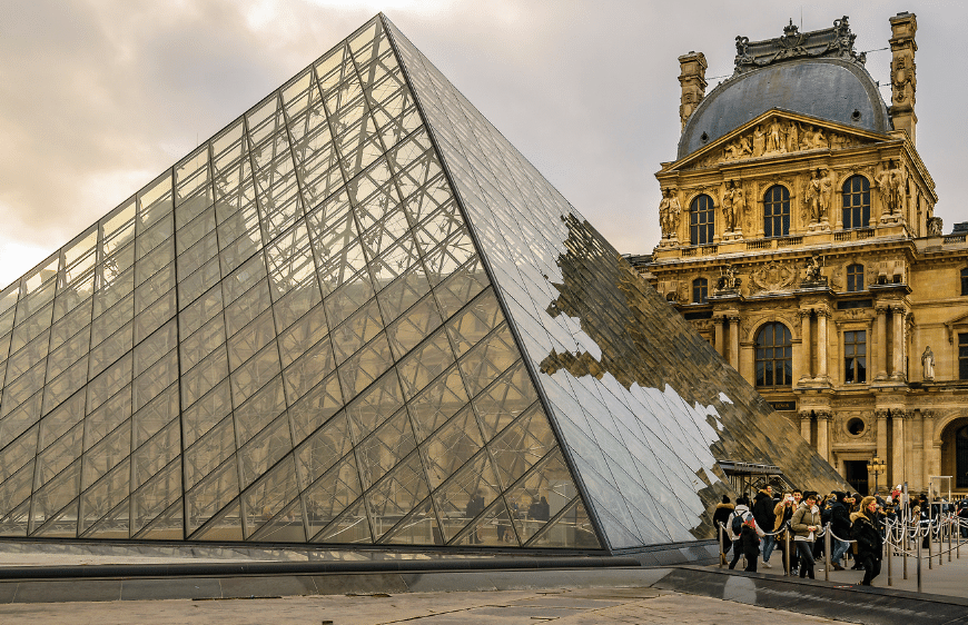 Louvre Müzesi'ndeki En Önemli Eserler