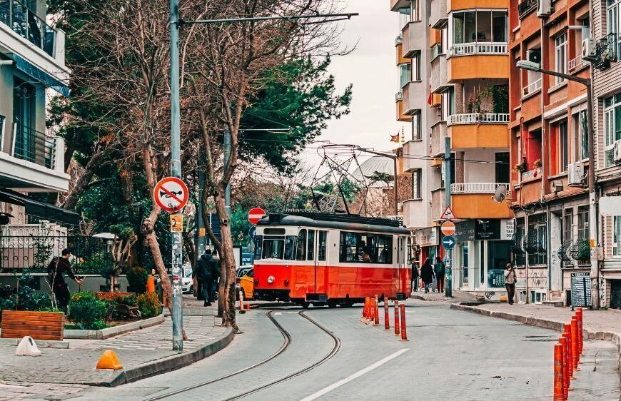 İstanbul’un Bohem Ruhuna Yolculuk: Moda Gezi Rehberi